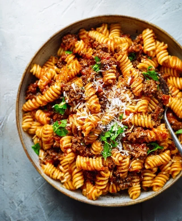 Beef Pasta in Tomato Sauce {Beef Ragu Pasta}